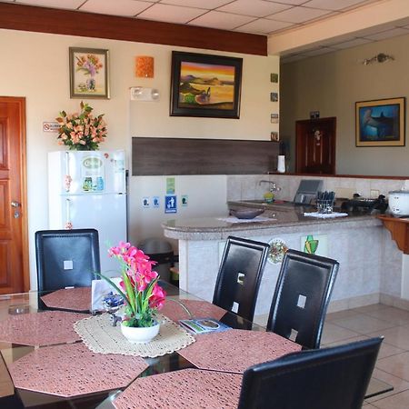 Hostal Romy Puerto Baquerizo Moreno Exteriér fotografie