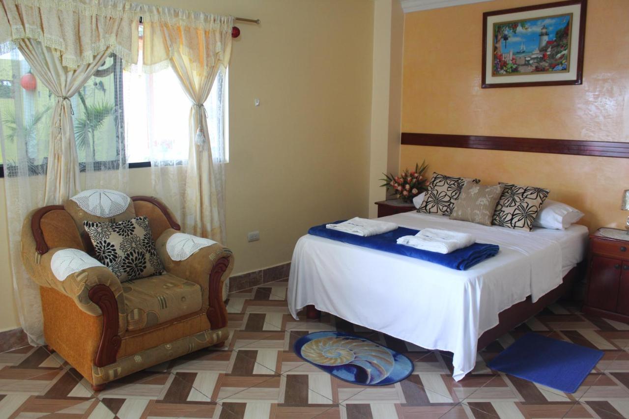 Hostal Romy Puerto Baquerizo Moreno Exteriér fotografie