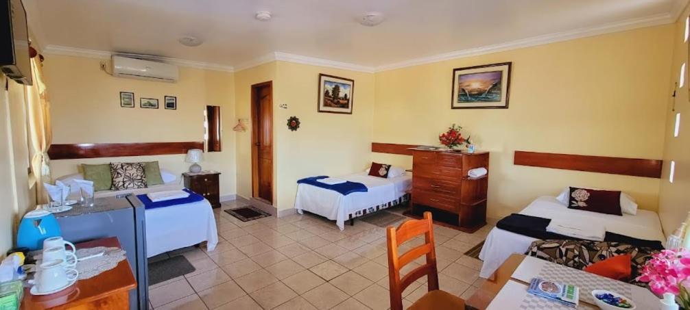 Hostal Romy Puerto Baquerizo Moreno Exteriér fotografie