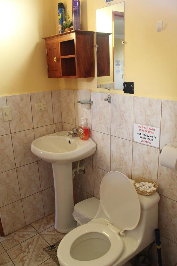 Hostal Romy Puerto Baquerizo Moreno Exteriér fotografie