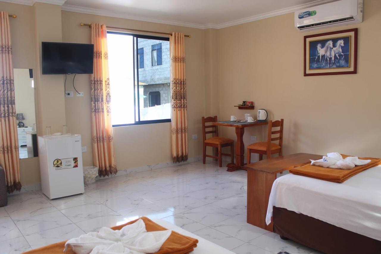 Hostal Romy Puerto Baquerizo Moreno Exteriér fotografie