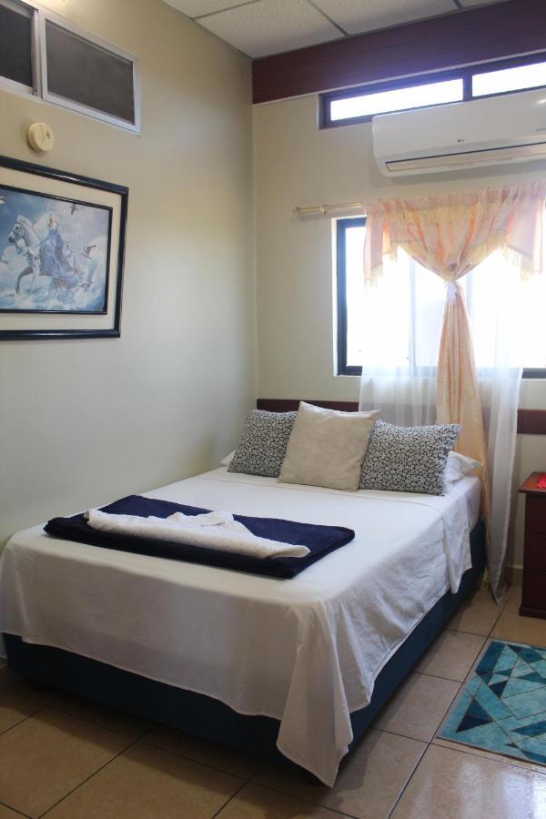 Hostal Romy Puerto Baquerizo Moreno Exteriér fotografie
