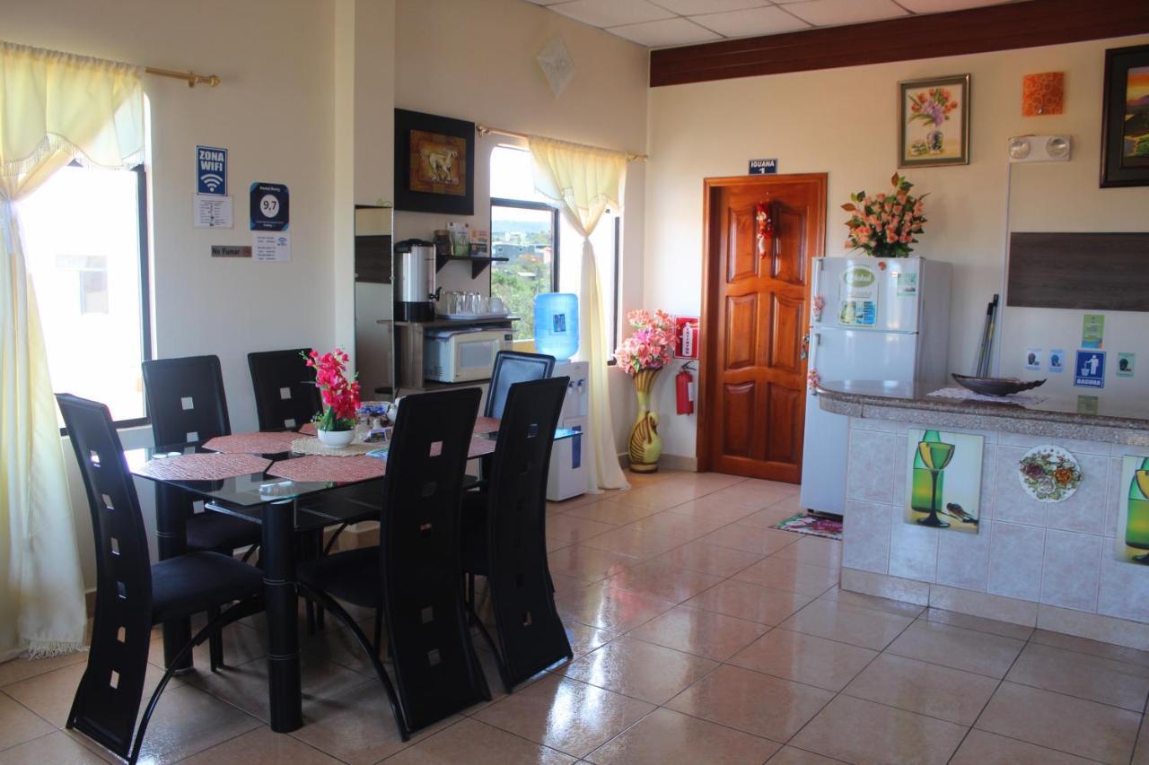 Hostal Romy Puerto Baquerizo Moreno Exteriér fotografie