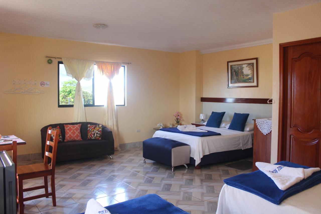 Hostal Romy Puerto Baquerizo Moreno Exteriér fotografie